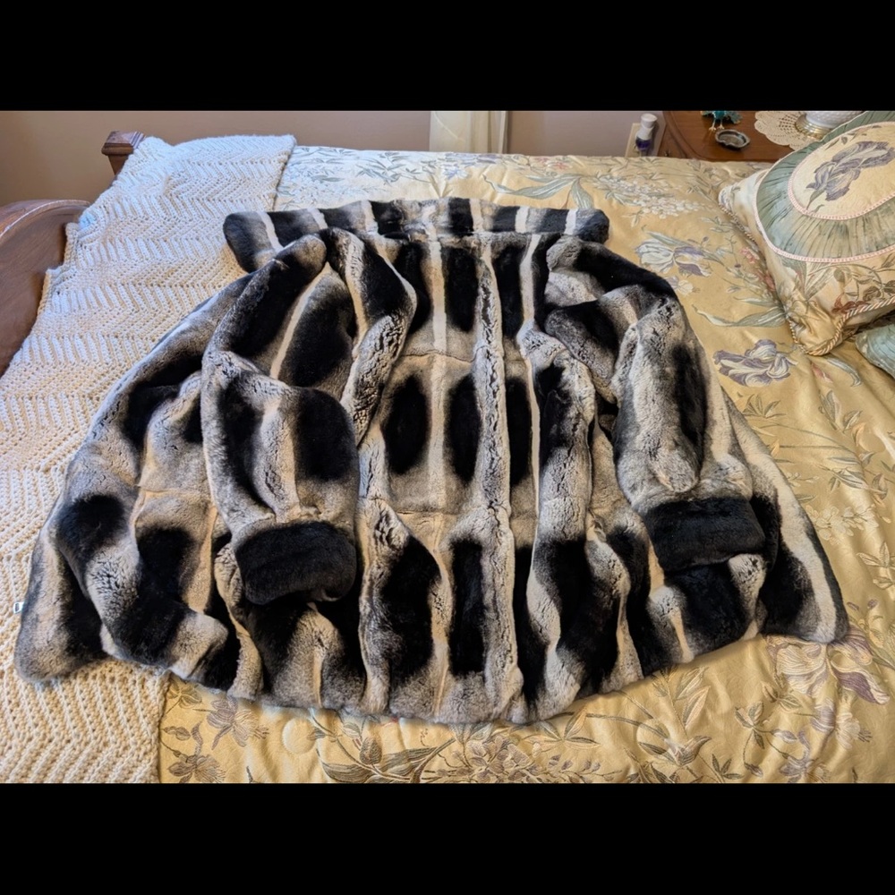(SOLD) Gorgeous stroller length chinchilla fur coat